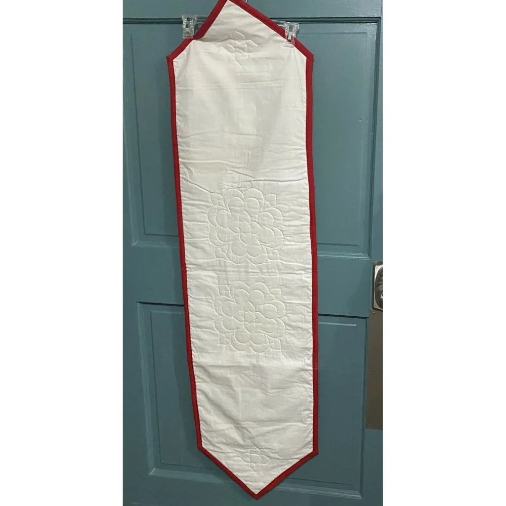 Quilted Table Runner Handmade Christmas Red Green Wreath Pattern